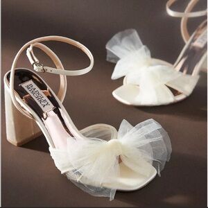 Badgley Mischka Tulle Bow Block Heel Sandals